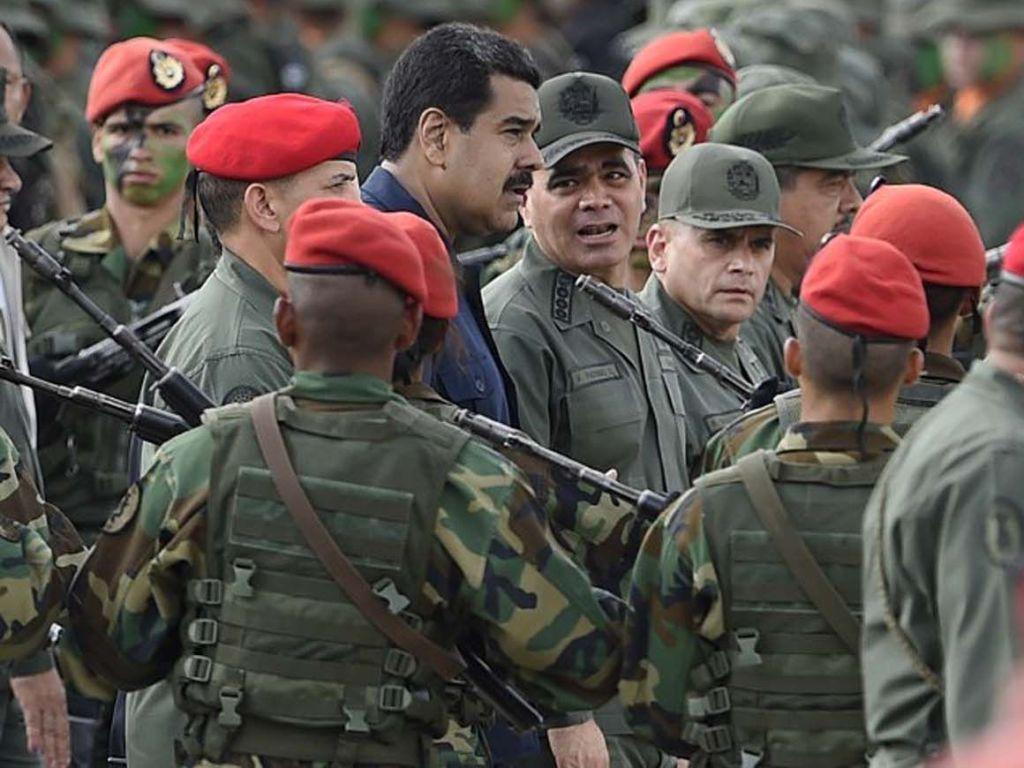 مادورو به ارتش ونزوئلا دستور آماده باش داد