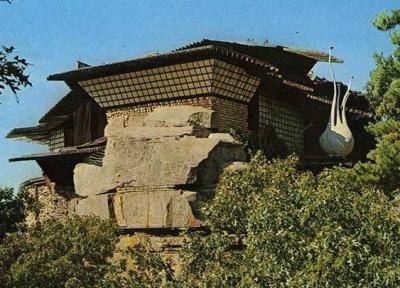 خانه ای عجیب در صخره، تصاویر