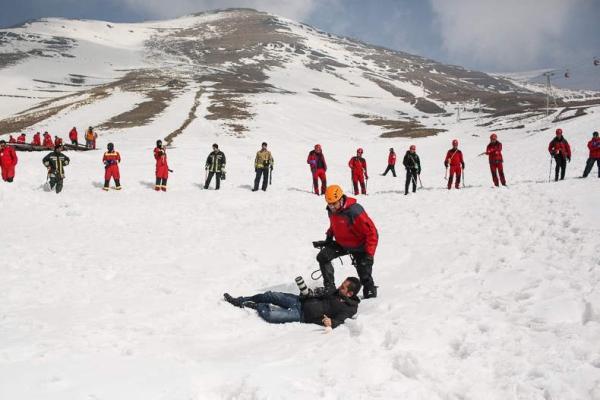 زن جهانگرد چینی در ارتفاعات طاق بستان طی سه ساعت نجات یافت